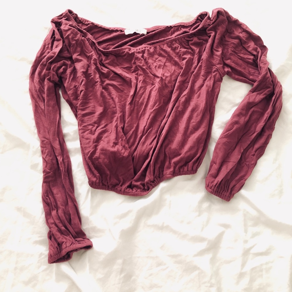 Off m-shoulder, magenta loose shirt